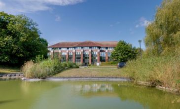 Rejoignez une communauté professionnelle dynamique à Waterloo Office Park